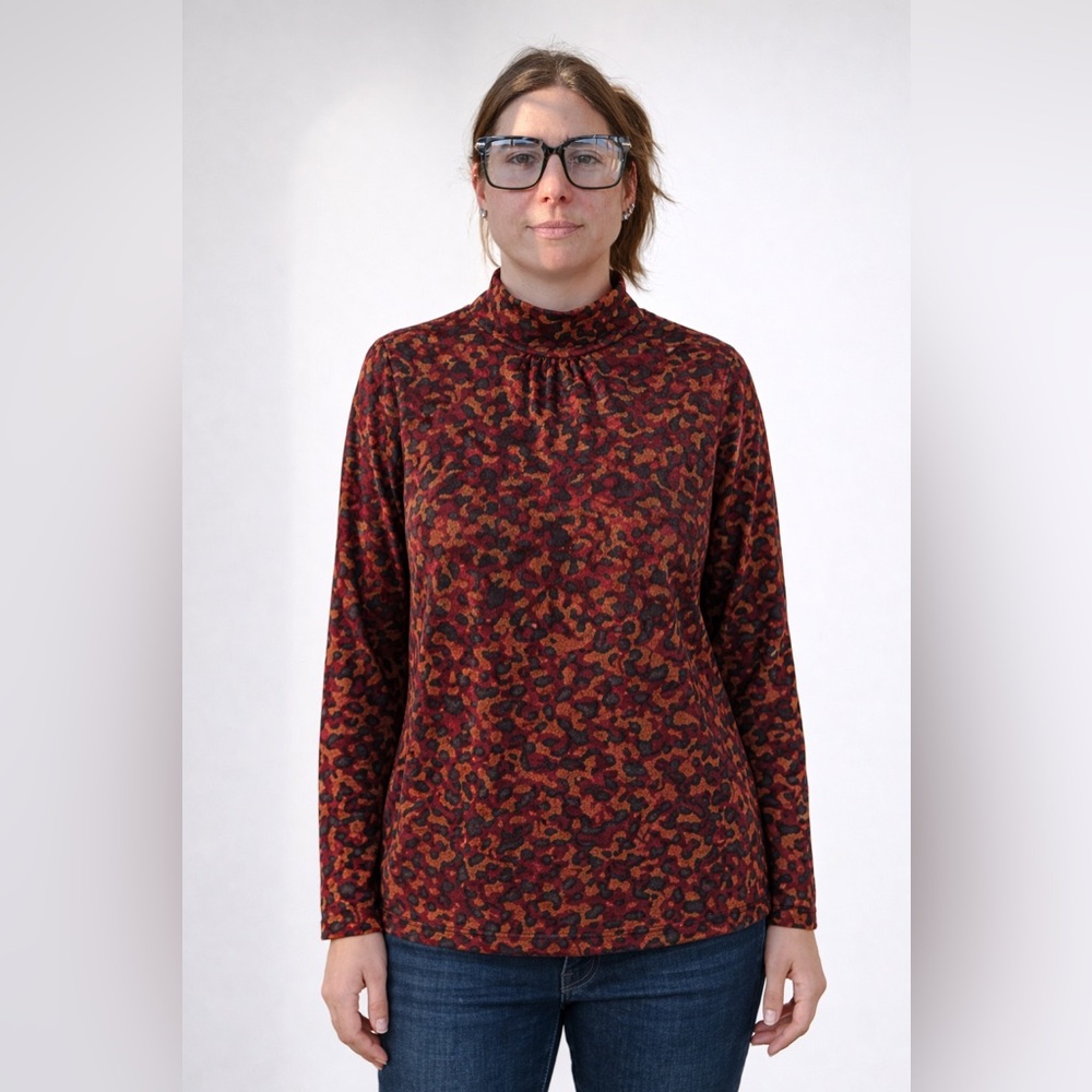NWT Elementz Size Medium Burgundy Floral Mock Neck Top Stretch Blouse